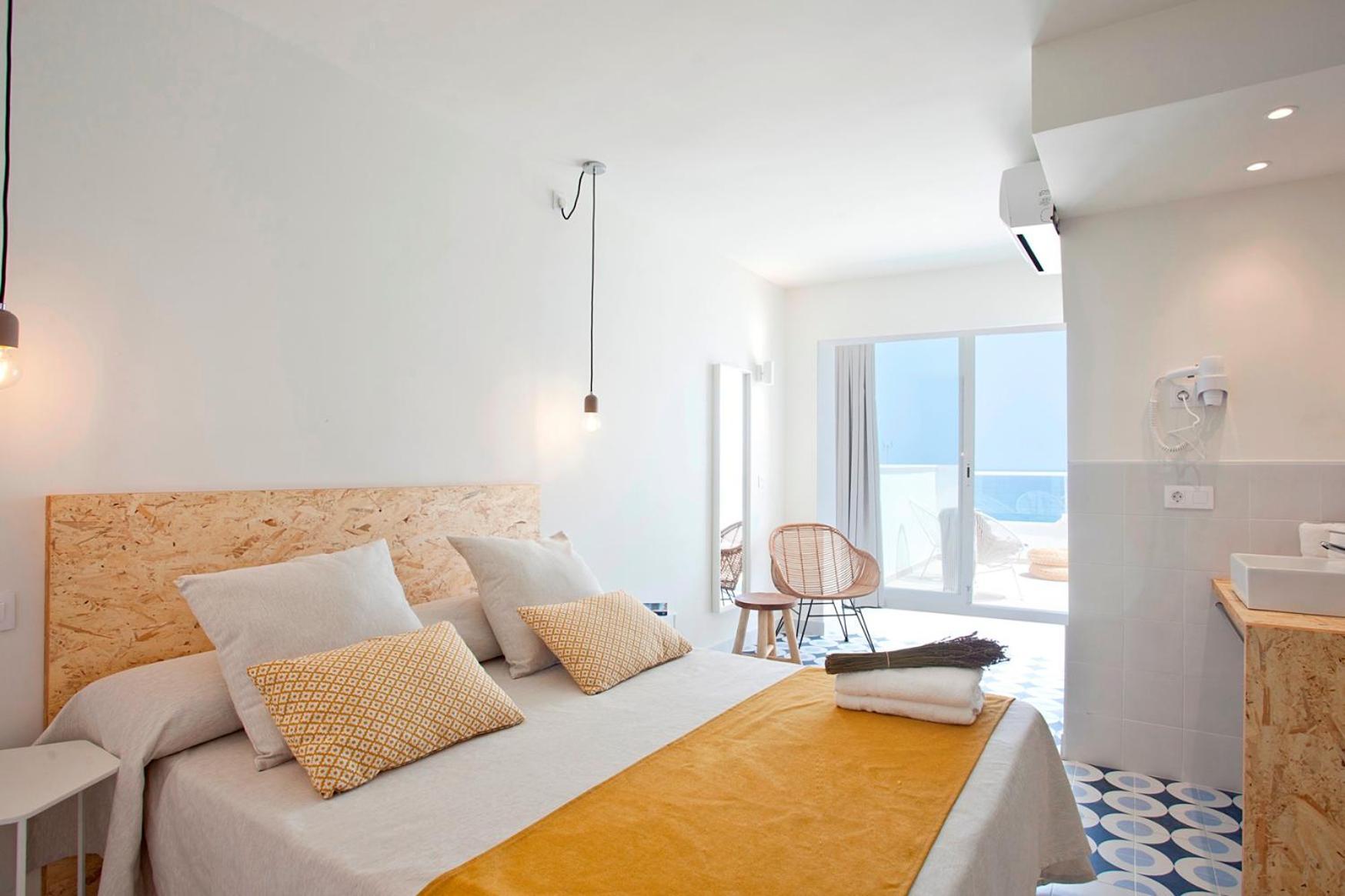 Bj Cala Morlanda Estudios (adults Only)